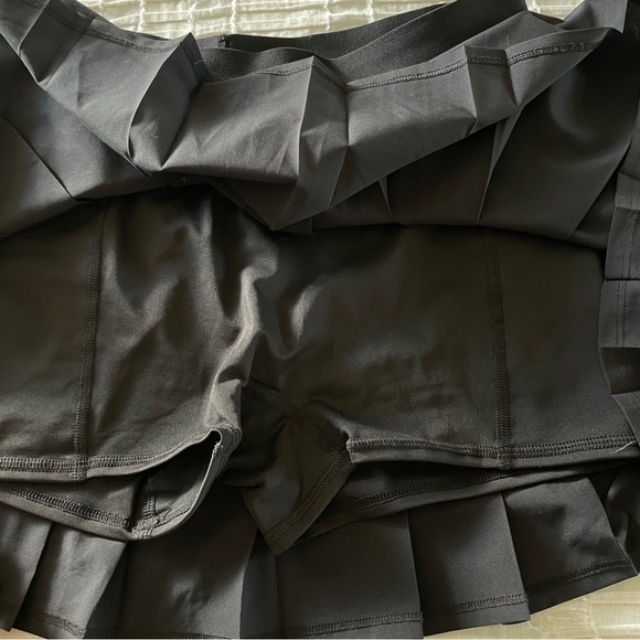 Alo Tennis Skirt Bundle - Picture 5 of 7